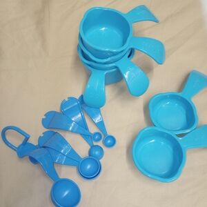 NEW, Tupperware Measuring Cups & Spoons